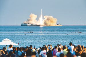 9月5日17时34分，中国太原卫星发射中心在山东海阳及附近海域，用谷神星一号海射型火箭，将天启星座21~24号卫星顺利送入预定轨道，发射任务获得圆满成功。其中，第21号卫星命名为“合肥高新一号”。记者张大岗摄